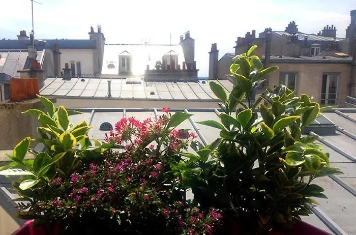 Bright Loft In Montmartre 파리