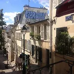 Bright Loft In Montmartre Paříž