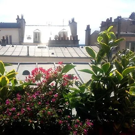 Bright Loft In Montmartre Paris